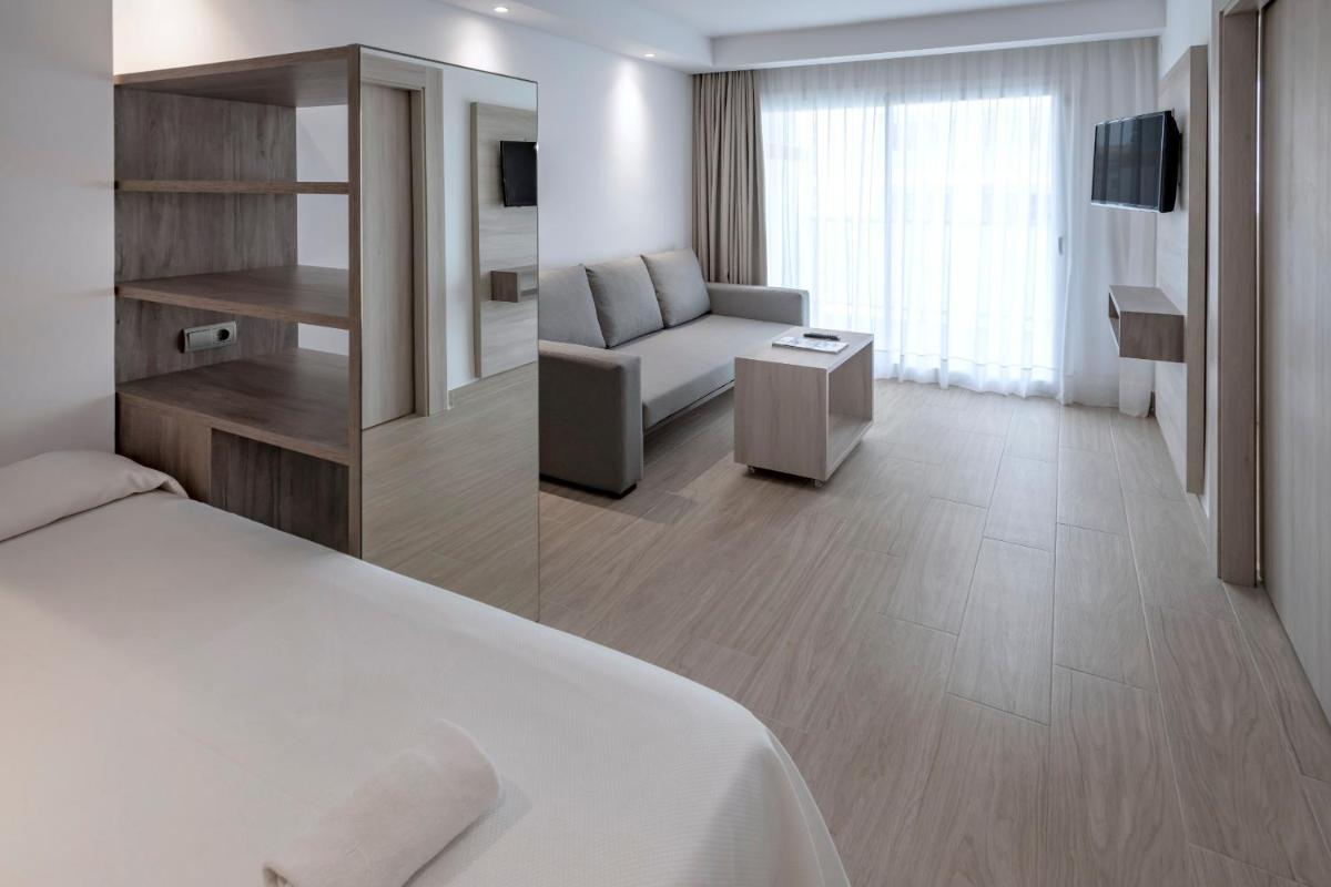 Cama o camas de una habitación en 4R Salou Park Resort II