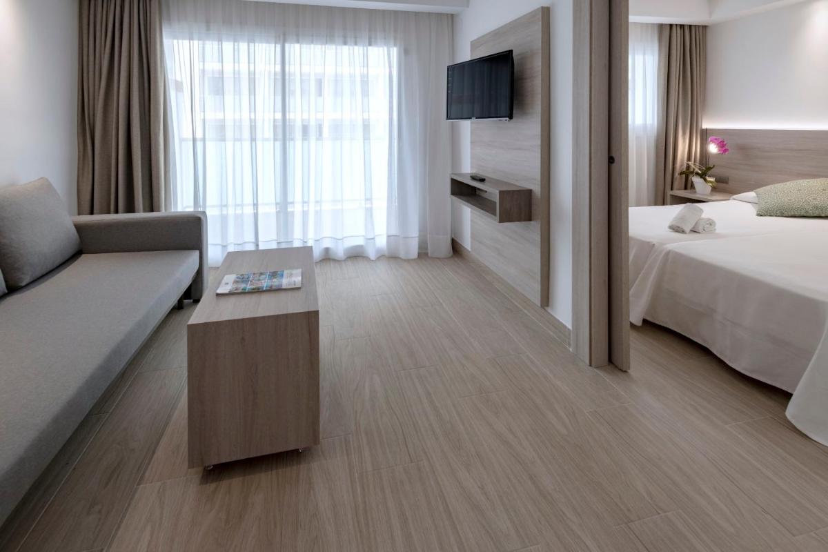Cama o camas de una habitación en 4R Salou Park Resort II