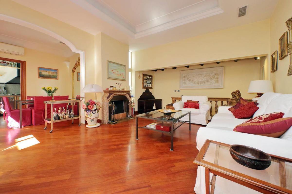 4BNB - Luxury Trevi Apartment w Terrace - Housity