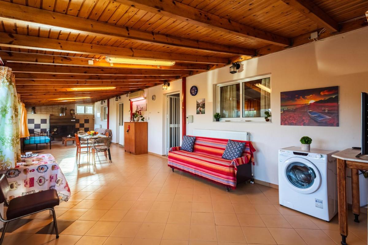 Makarounis Athanasios Traditional Apartments(Ξενώνας) - Housity