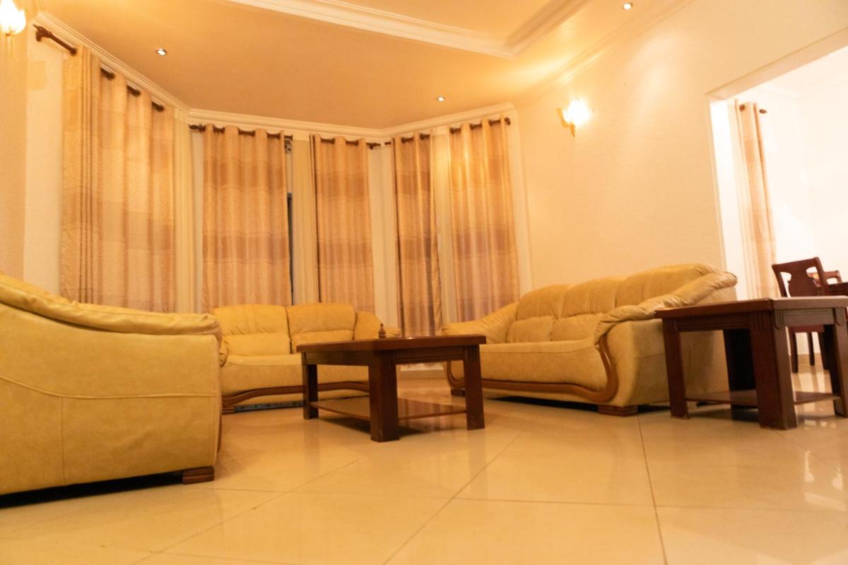 Suitetrails - Beautiful Holiday House next to Nobleza Hotel with a Picturesque view of Kigali's beautiful Skyline