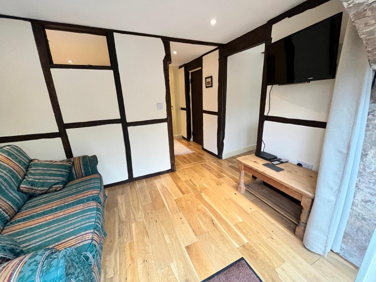 Swan House Tea Room and Bed & Breakfast - Housity