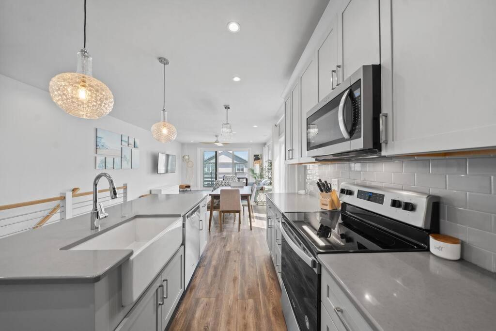 Contemporary Designed Beach Home Carolina Beach - Housity