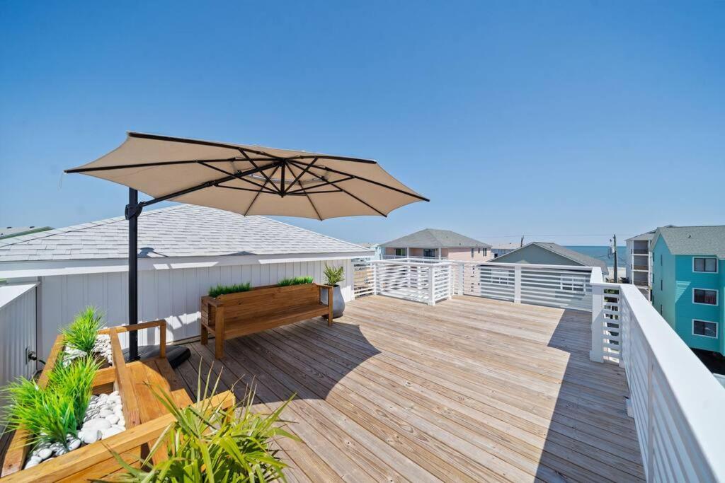Contemporary Designed Beach Home Carolina Beach - Housity