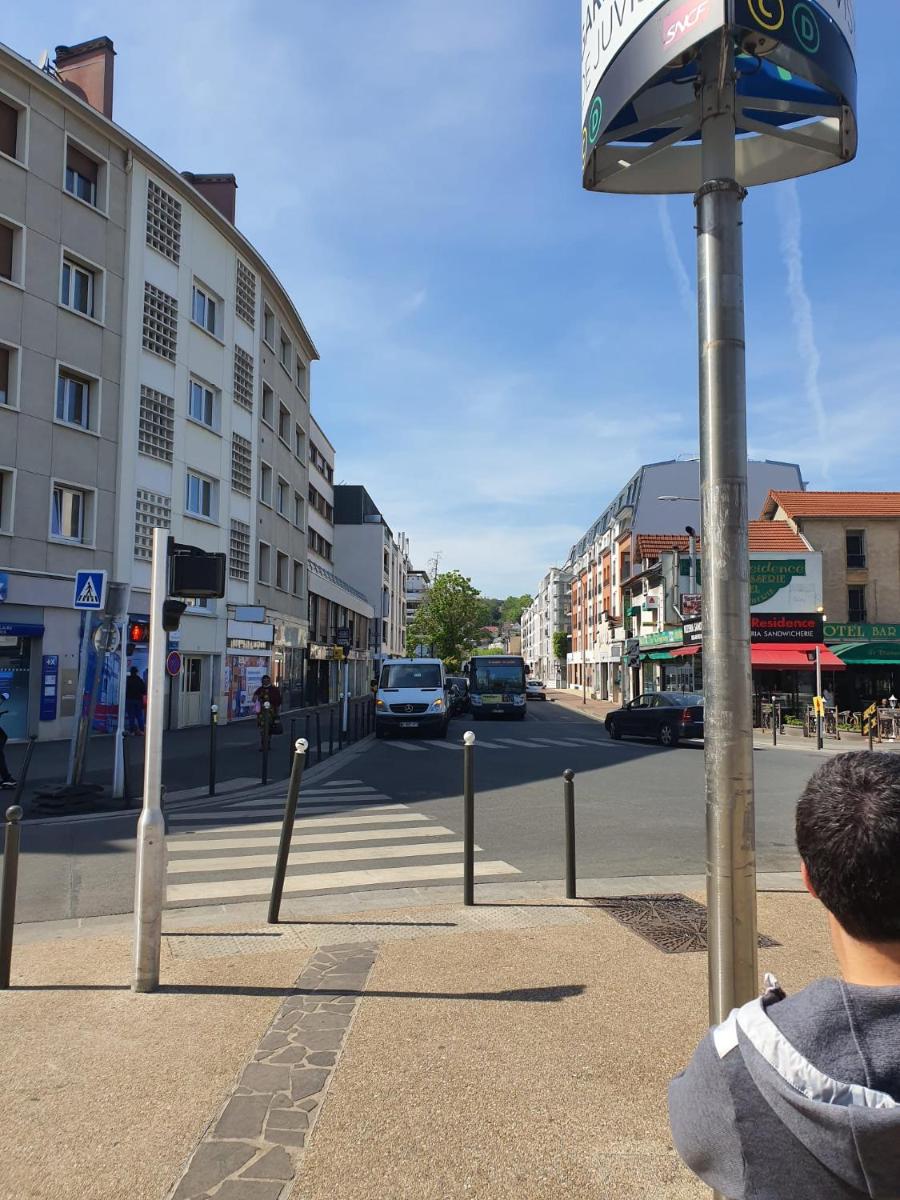 Chambre privée avec clé, WIFI dans appartement (SDB, WC, Cuisine, partagés) - Housity