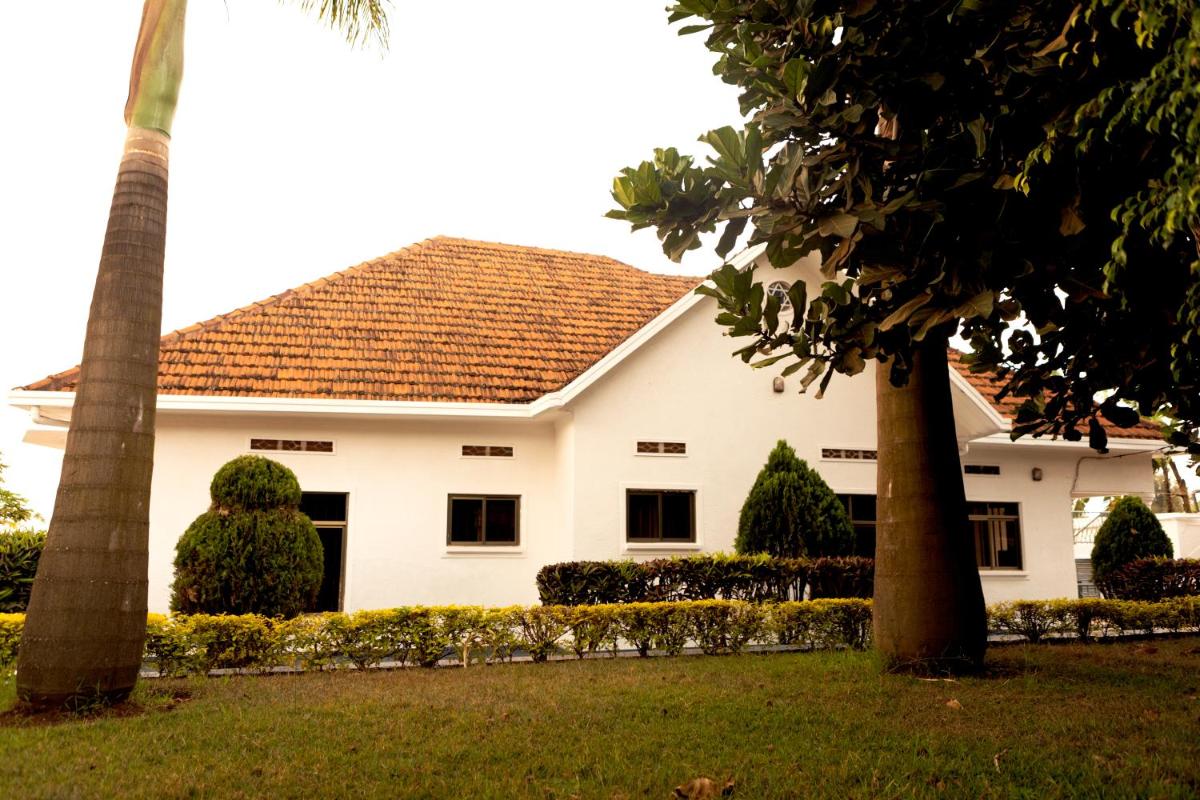 Suitetrails - Beautiful Holiday House next to Nobleza Hotel with a Picturesque view of Kigali's beautiful Skyline