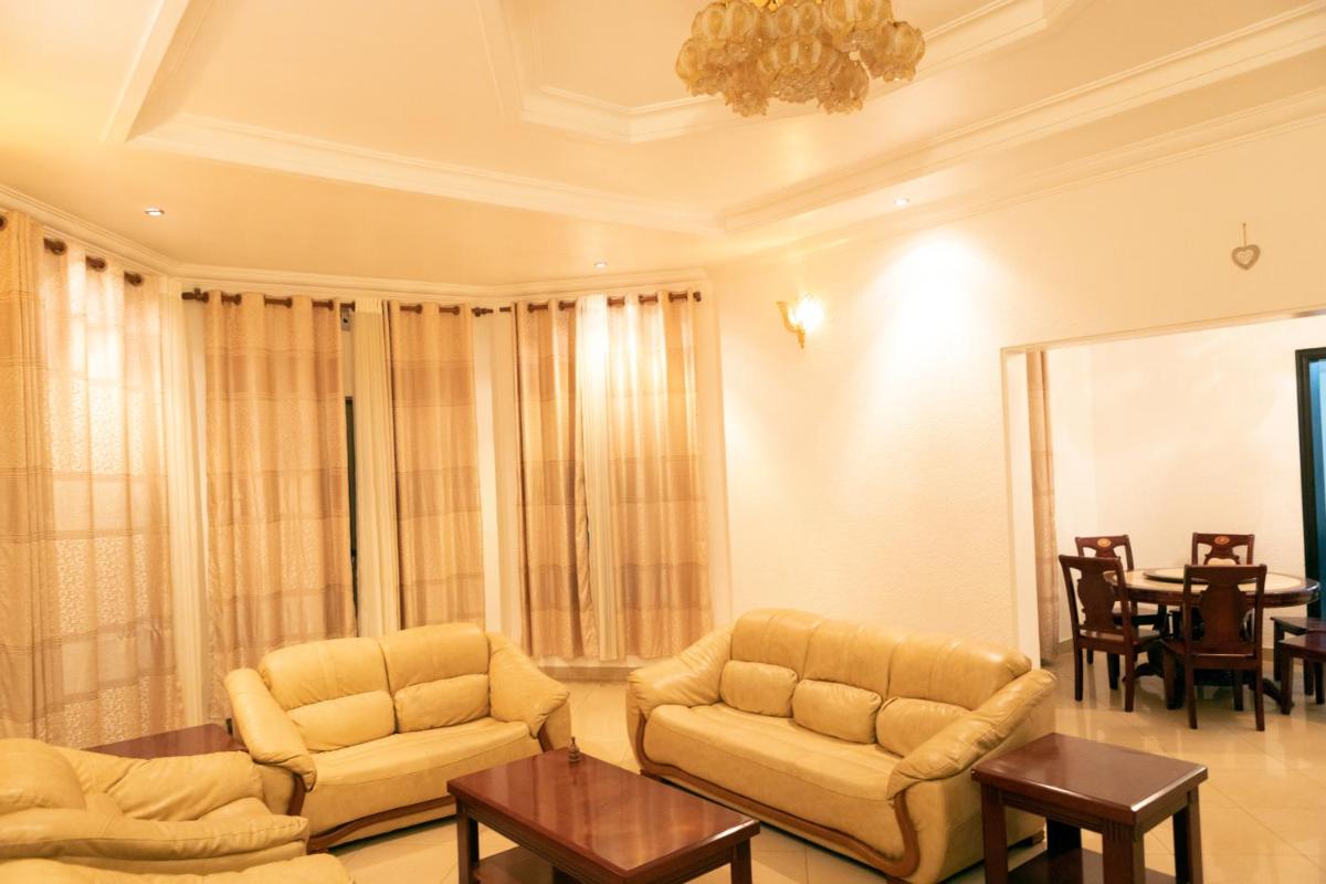 Suitetrails - Beautiful Holiday House next to Nobleza Hotel with a Picturesque view of Kigali's beautiful Skyline