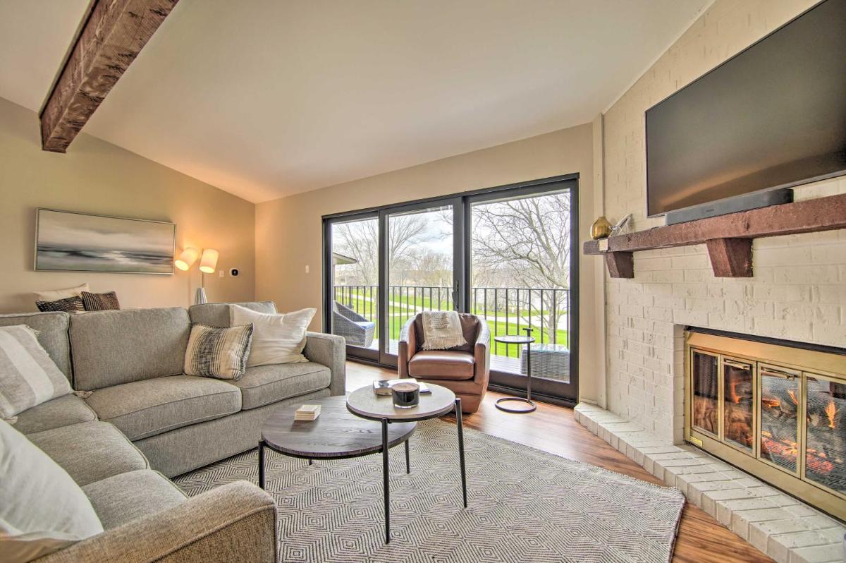 Cozy Lake Geneva Retreat with Year-Round Views! - Housity