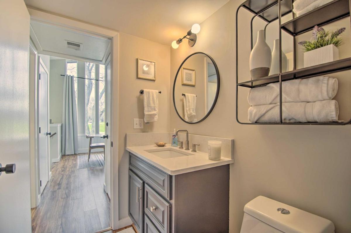 Cozy Lake Geneva Retreat with Year-Round Views! - Housity