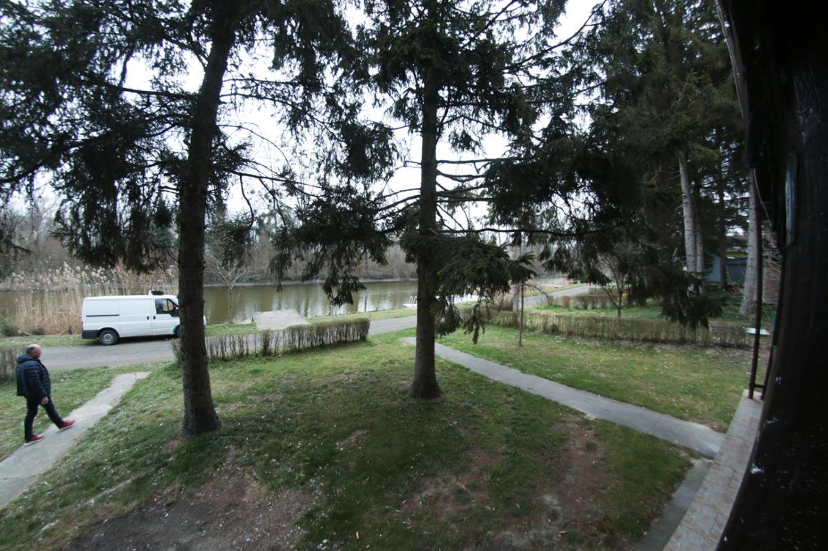 Šebešfok Vikendica 52/2 - Housity