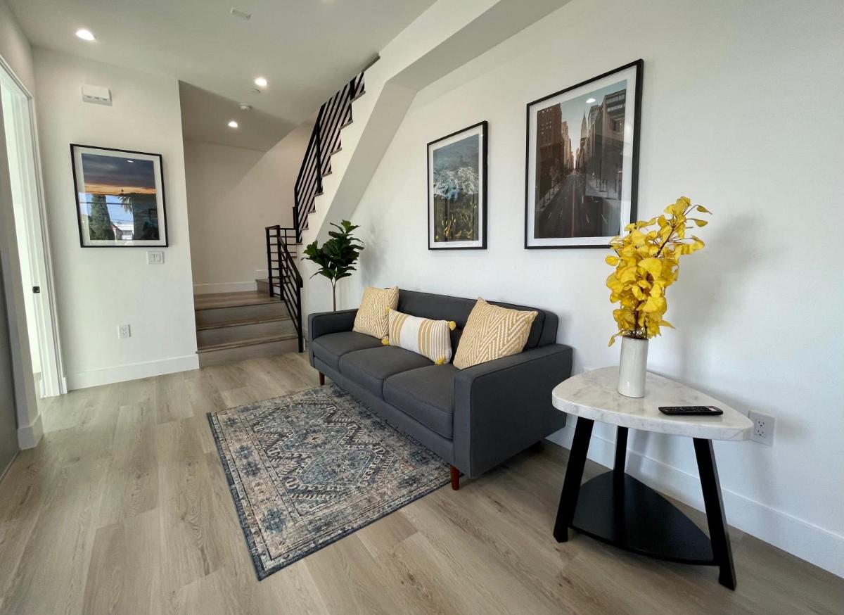 Exclusive Artist Gallery Home - Central LA Location - Housity