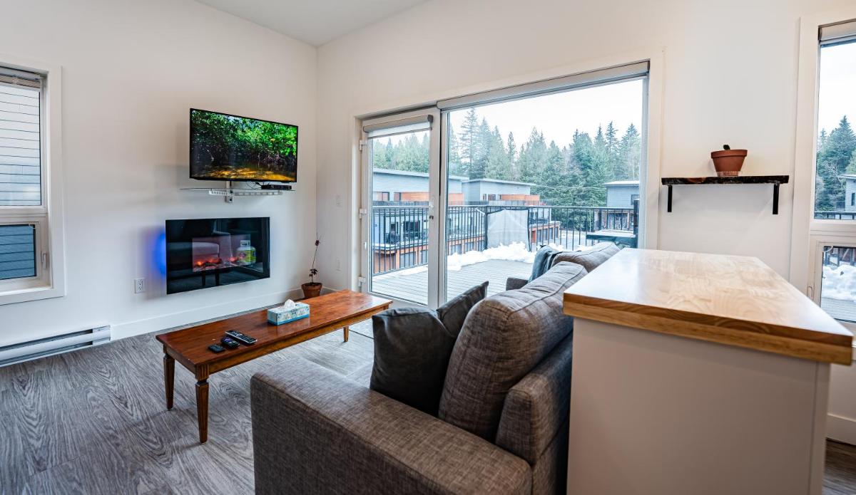 Niska's Den by Revelstoke Vacations - Housity