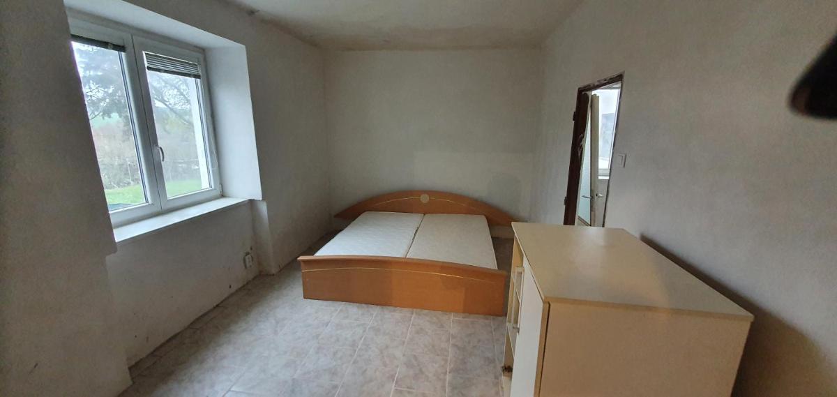 Přivozec 3 pokoje se zahradou - Housity