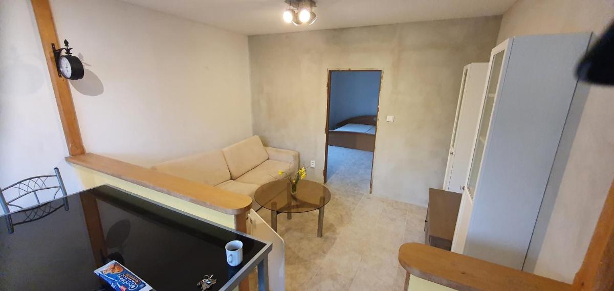 Přívozec 3+1 se zahradou a virivkou - Housity