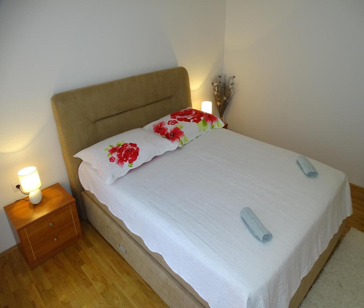 Suitetrails - Holiday house Rončević 50 m from sea A1