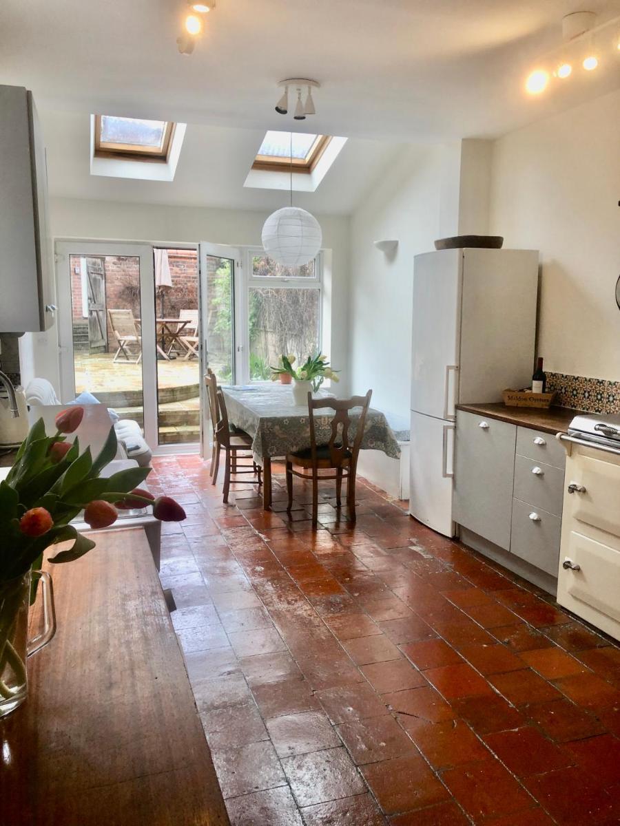 Fabulous Beachside House - Housity