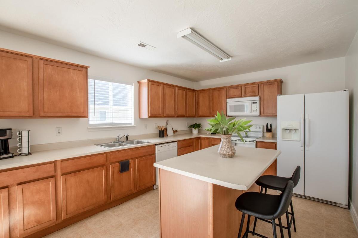 Huge Open-Concept Home with Private Office & Yard - Housity