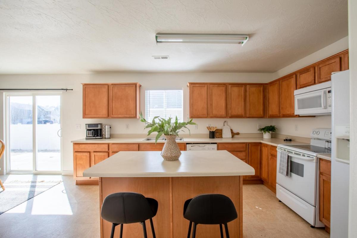 Huge Open-Concept Home with Private Office & Yard - Housity