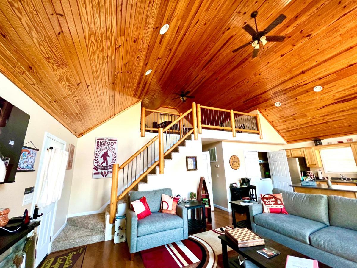 Fun lake view log cabin at Mammoth Cave & Nolin Lake - Housity