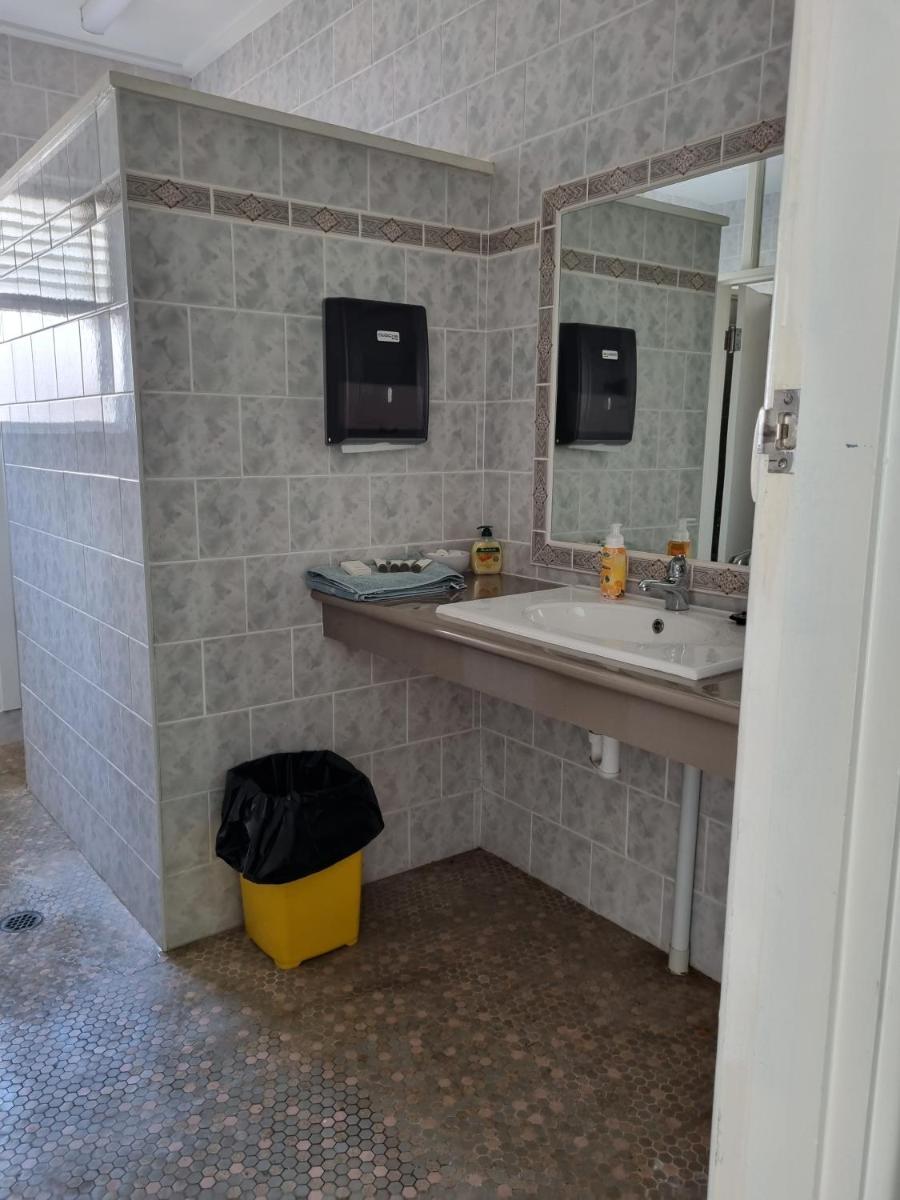 Parkes Hotel - Housity