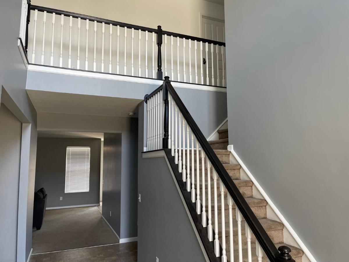 Beautiful Comfy Non Smoking 4 Bedroom Home Minutes from Geist Reservoir - Housity