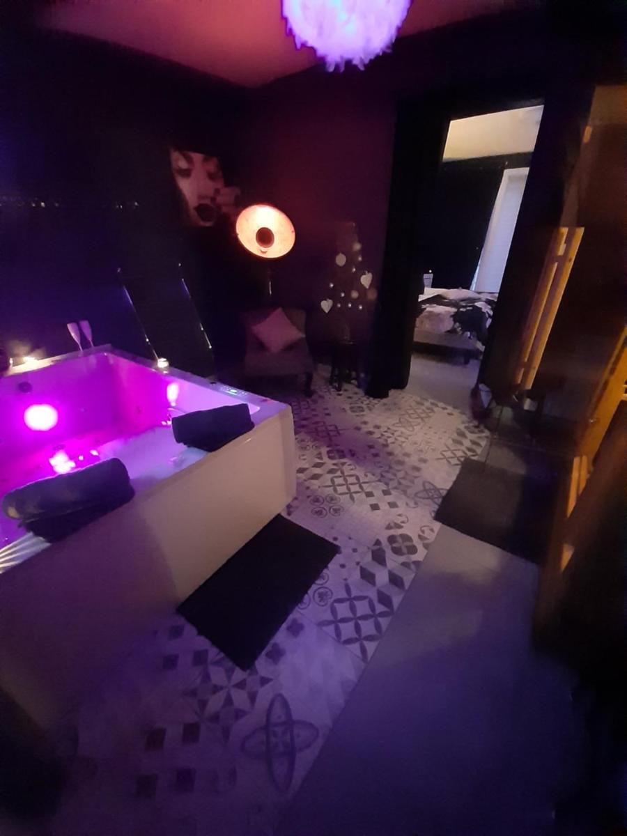 Lover's room 48 - Housity