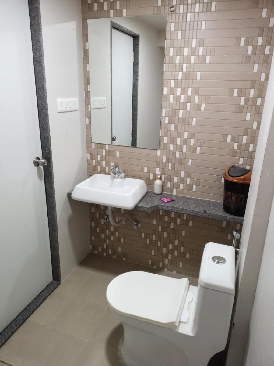 Hotel Dolphin Residency - Housity