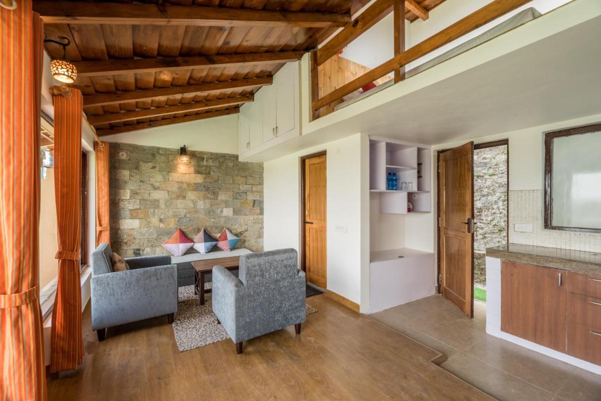 Twilight Ridge, Studio overlooking the hills w wifi by Roamhome - Housity