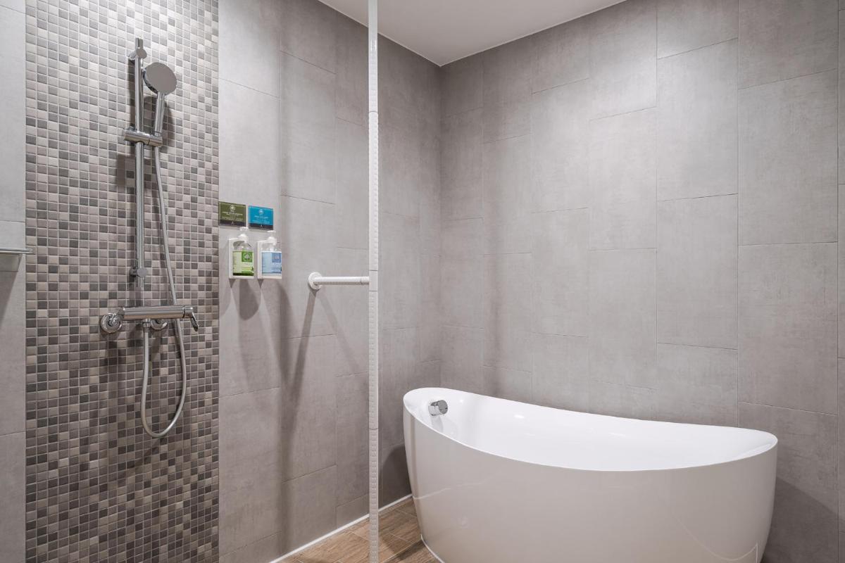 Suitetrails - Phoenix Hotel Taichung