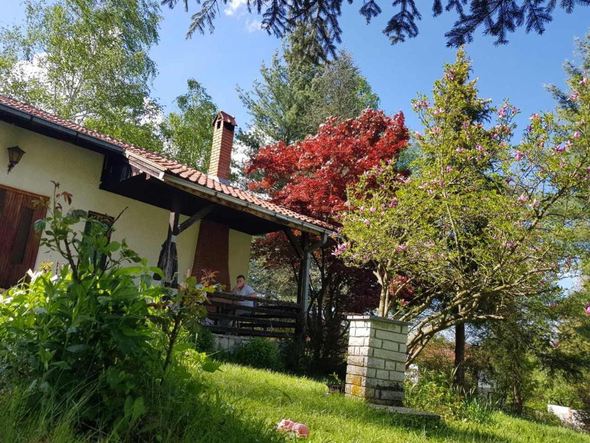 Takovo - odmor u selu - Housity