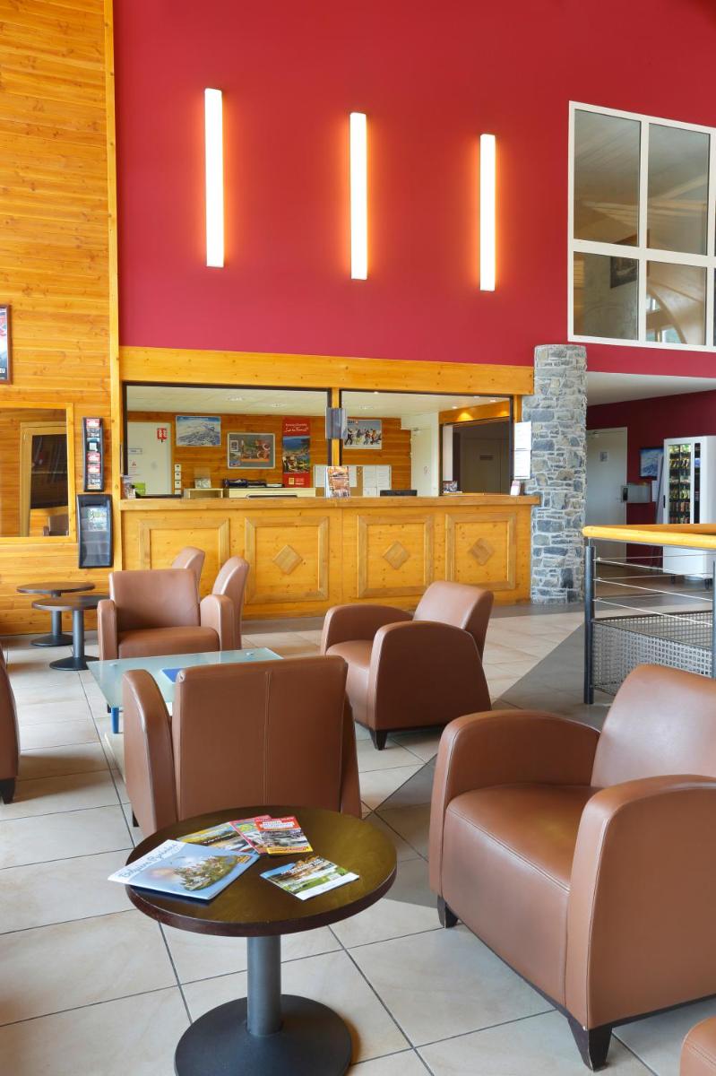 Coin salon dans l'établissement Vacancéole - Appart'Vacances Pyrénées 2000