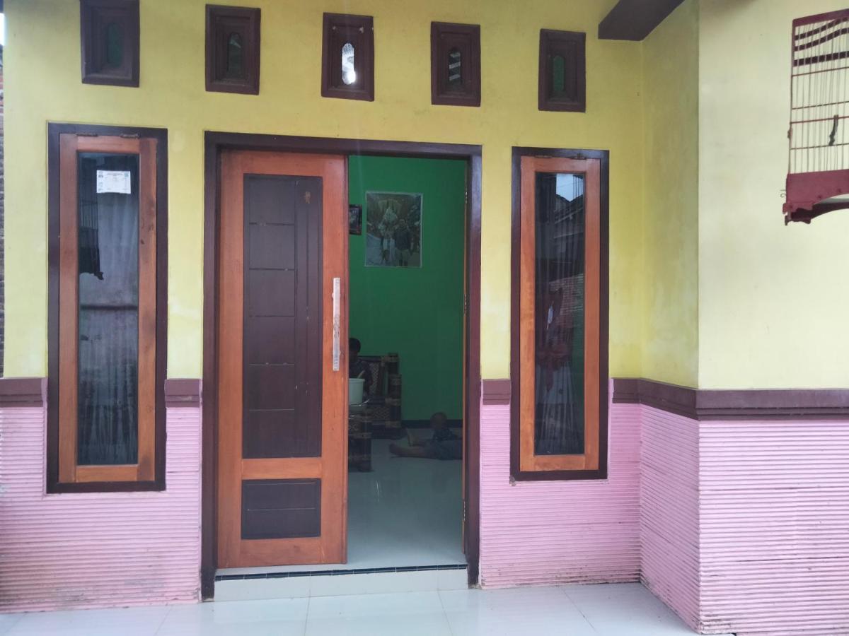 Kawah Ijen Guest House - Housity