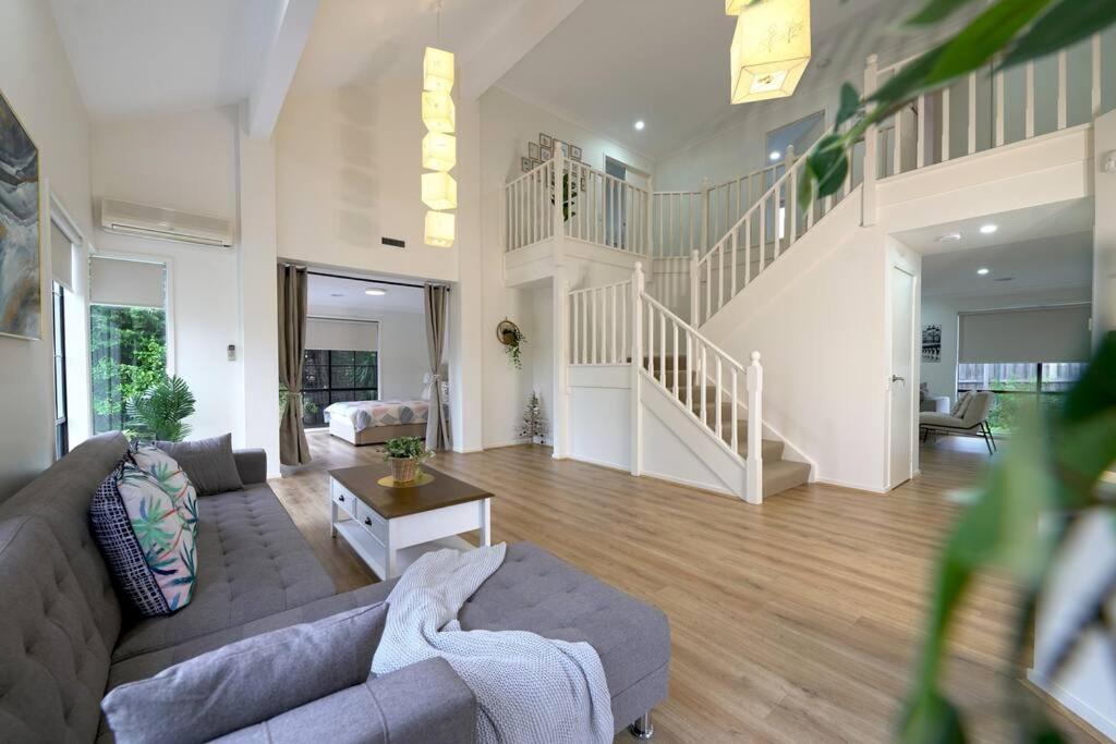 6 Bedrooms Contemporary Home Mill Park near SC - Housity