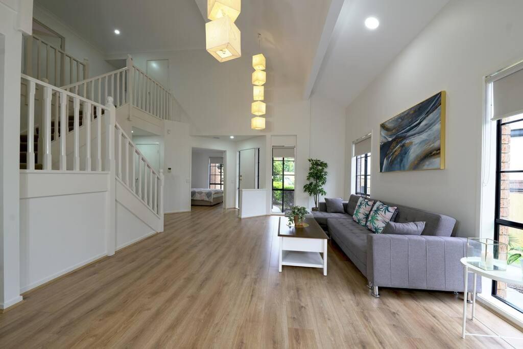 6 Bedrooms Contemporary Home Mill Park near SC - Housity