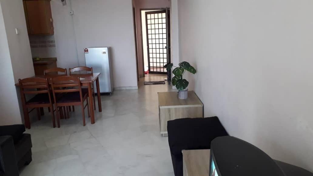 Suitetrails - Sri Glory Apartment