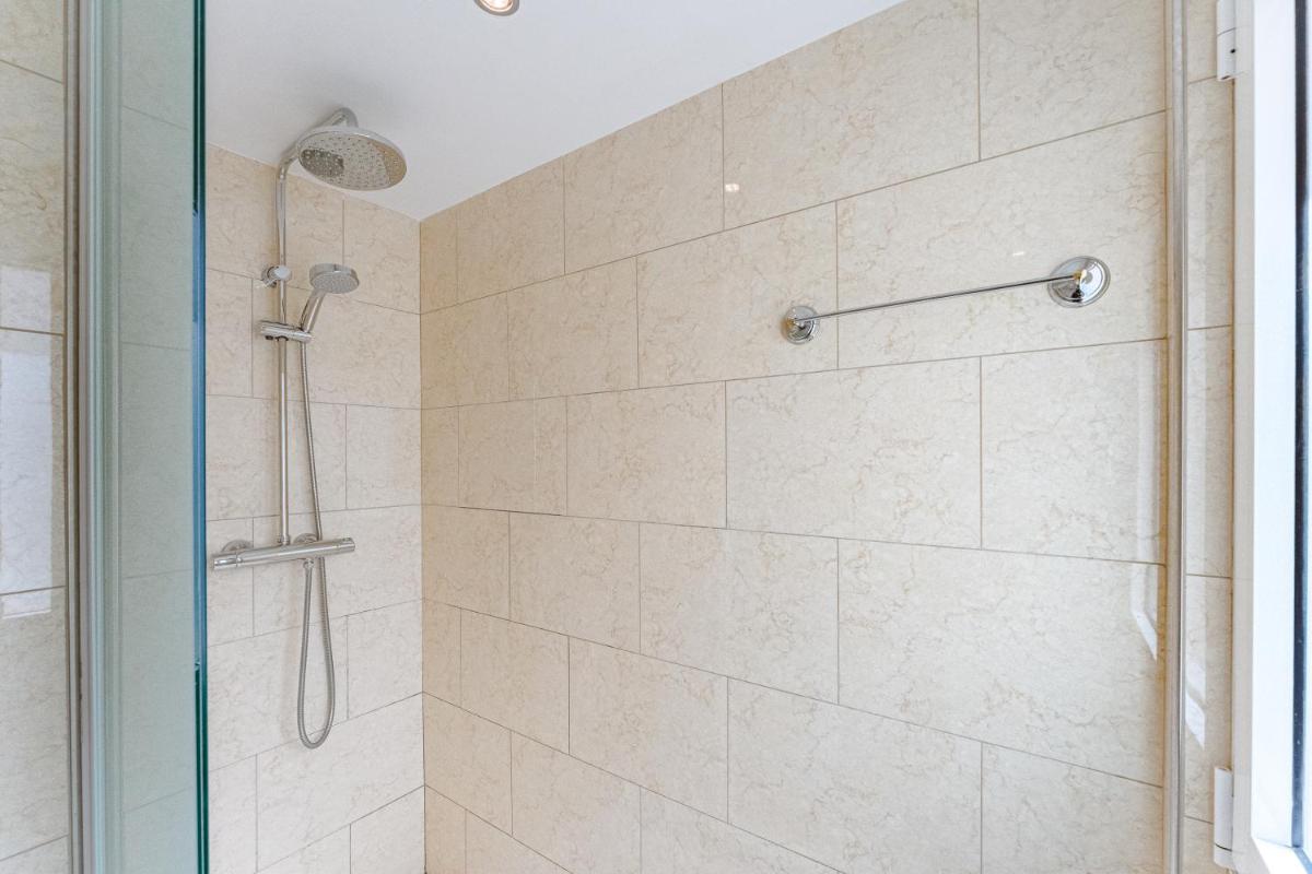 Un baño de Flamingo Suites Boutique Hotel