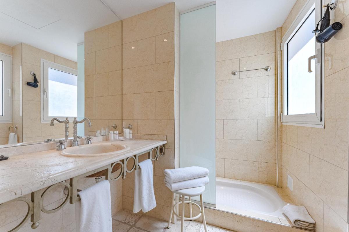 Un baño de Flamingo Suites Boutique Hotel