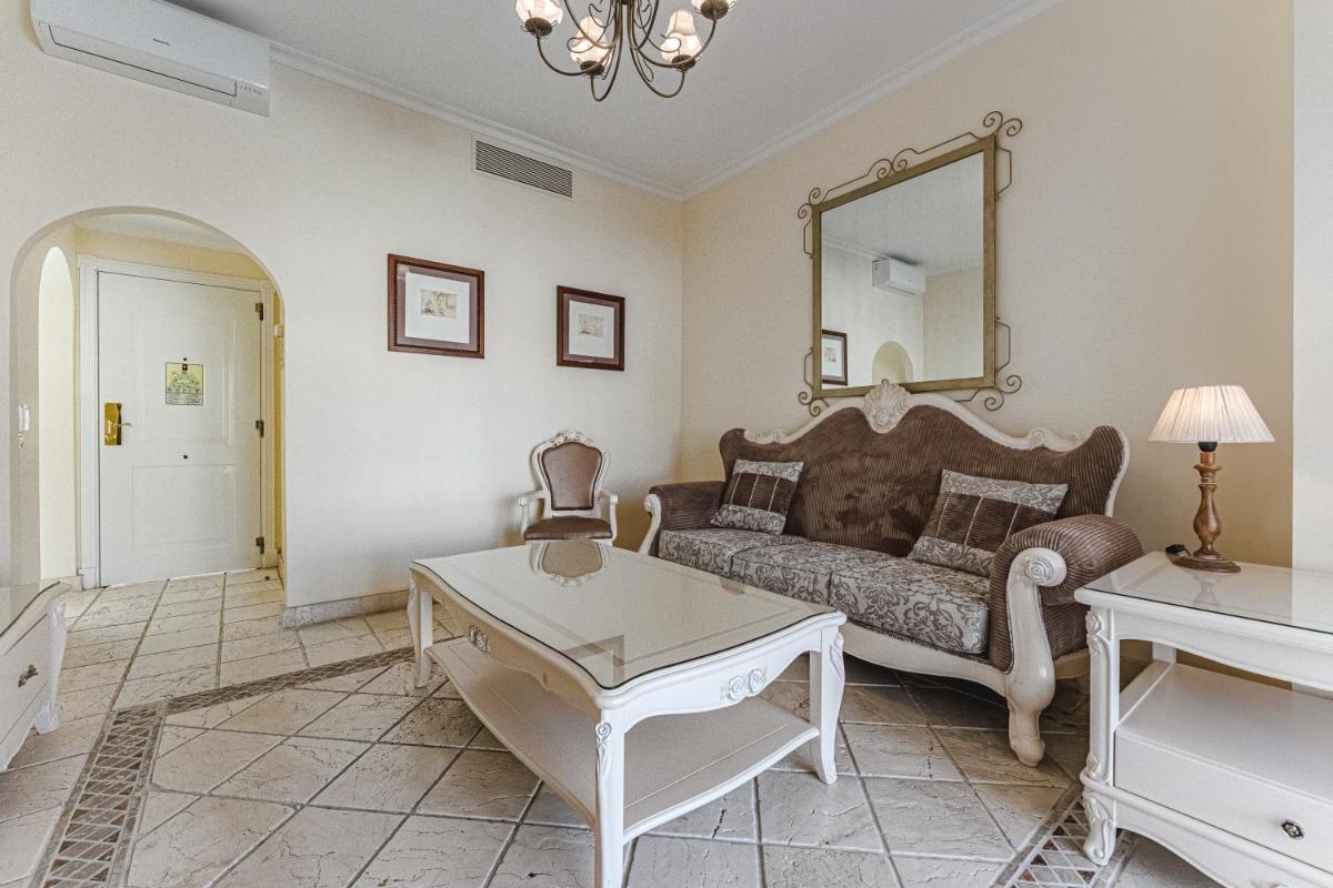 Zona de estar de Flamingo Suites Boutique Hotel