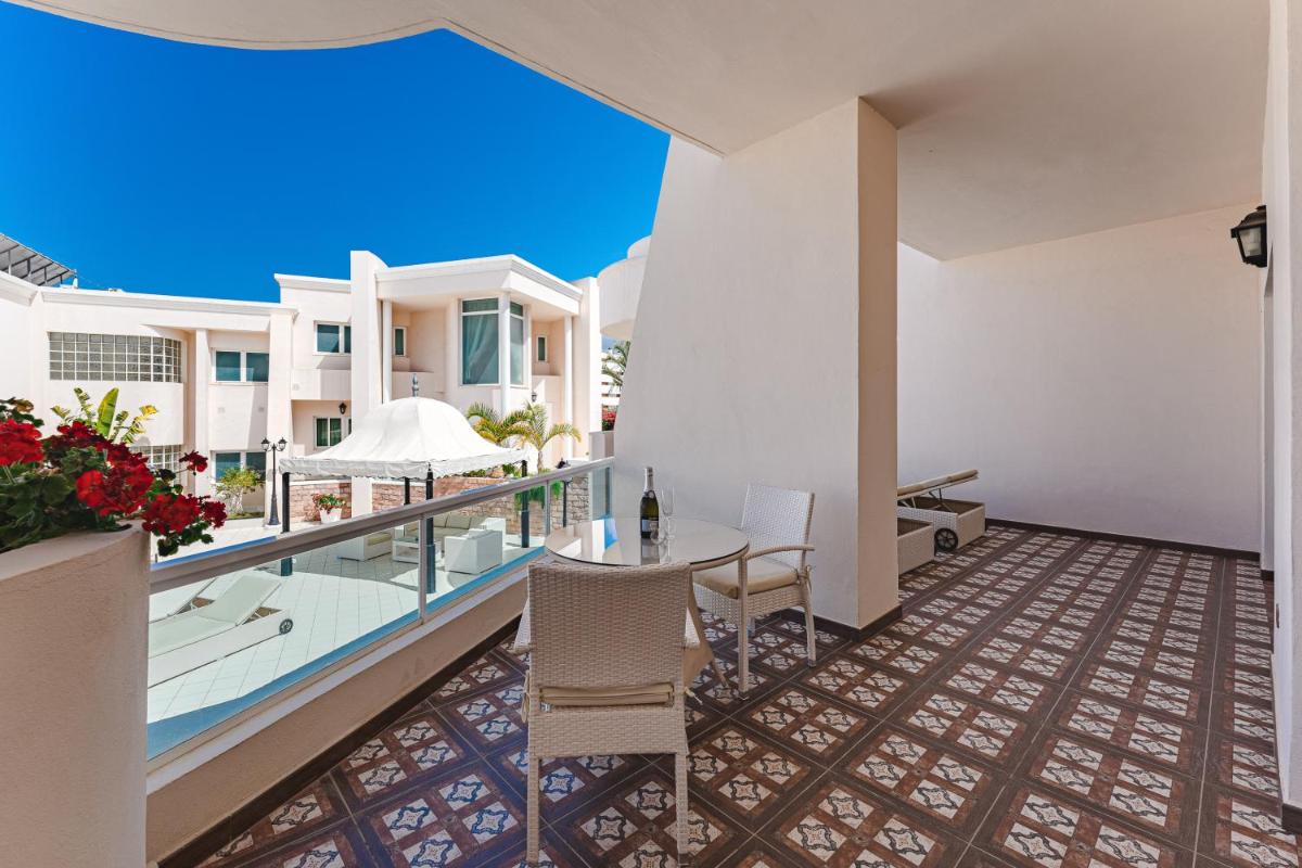Un balcón o terraza de Flamingo Suites Boutique Hotel