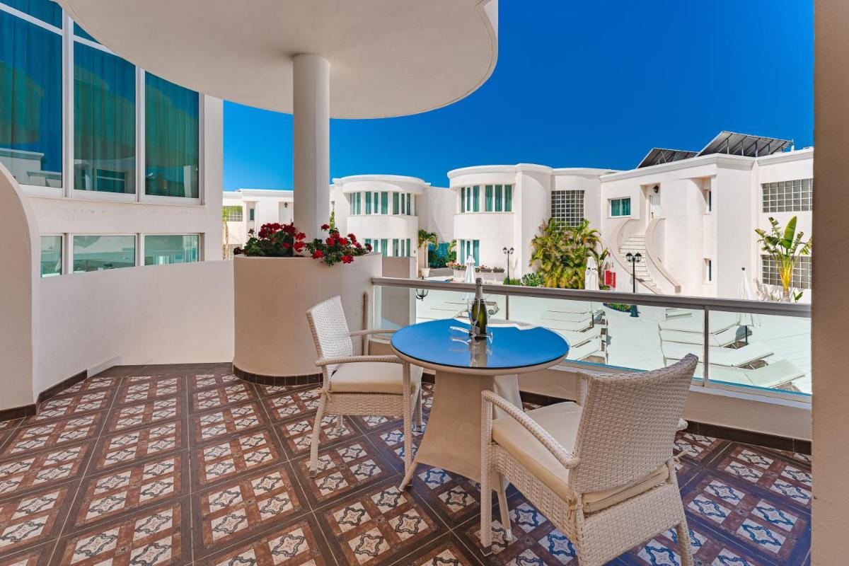 Piscina en o cerca de Flamingo Suites Boutique Hotel
