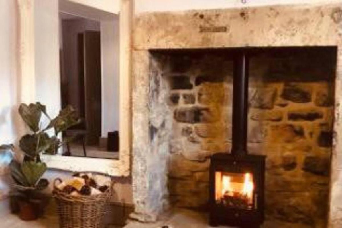 Pemberton - Suite in Canalside Guesthouse - Housity