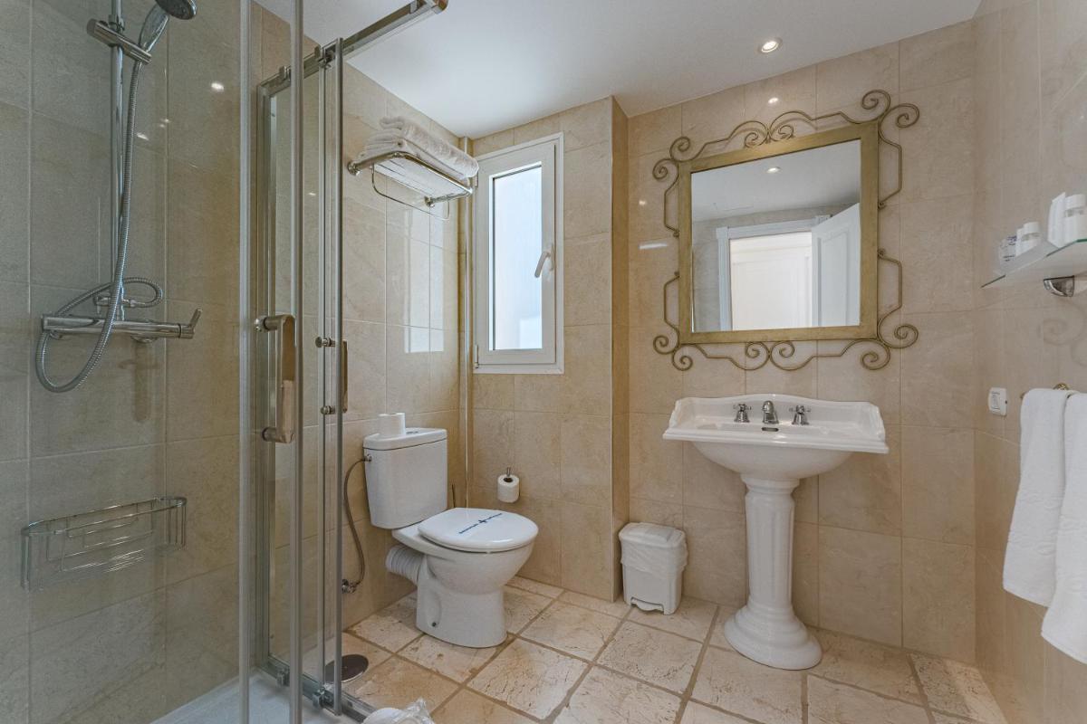 Un baño de Flamingo Suites Boutique Hotel
