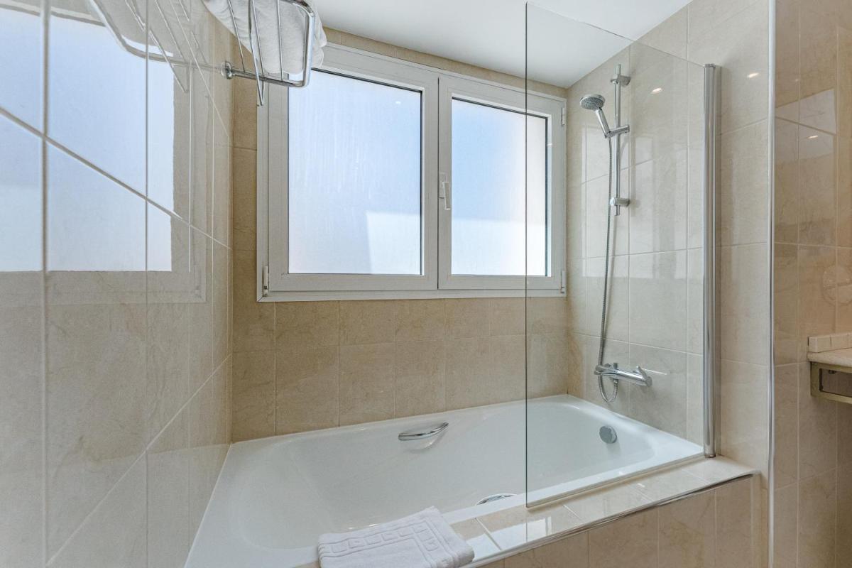 Un baño de Flamingo Suites Boutique Hotel