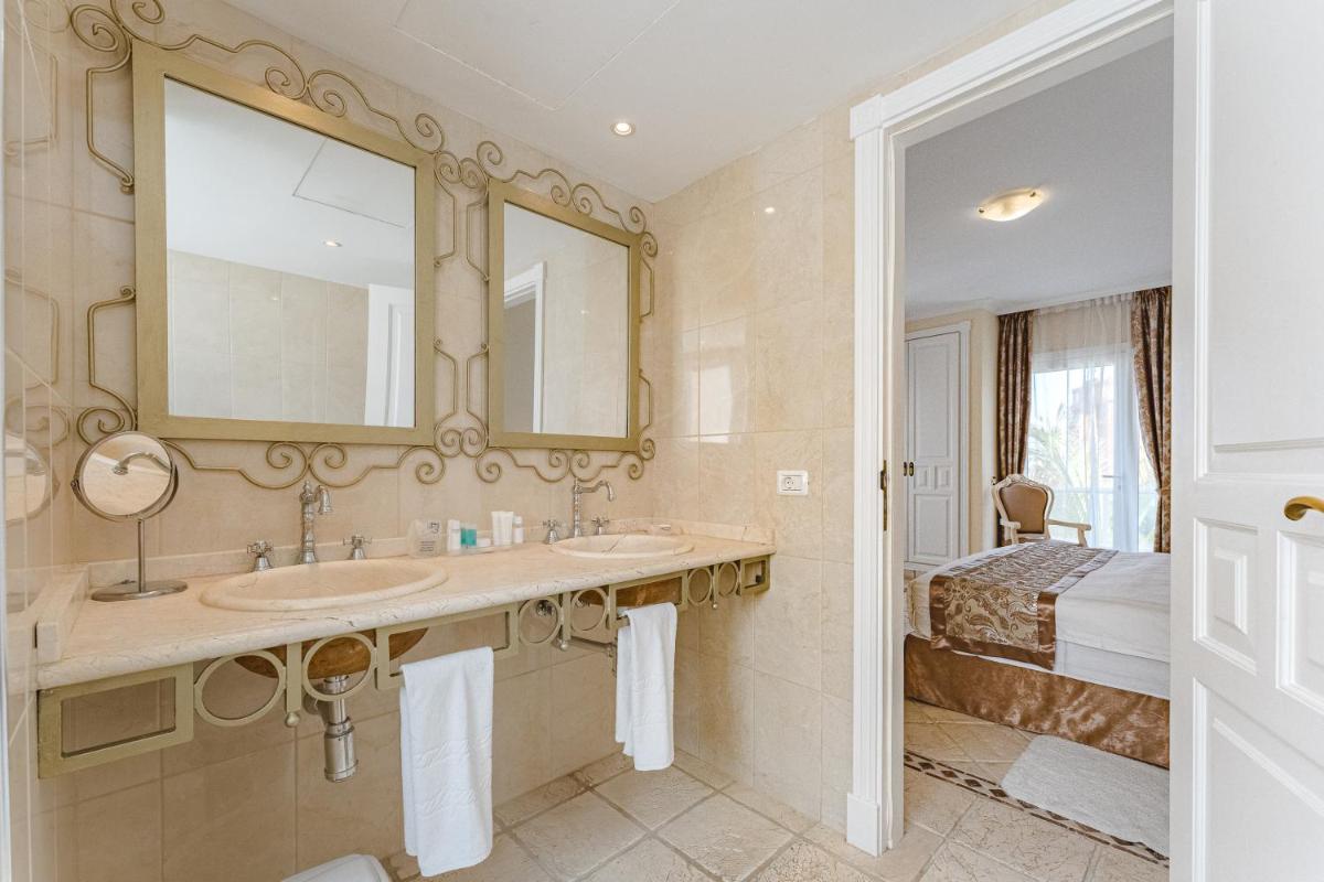 Un baño de Flamingo Suites Boutique Hotel