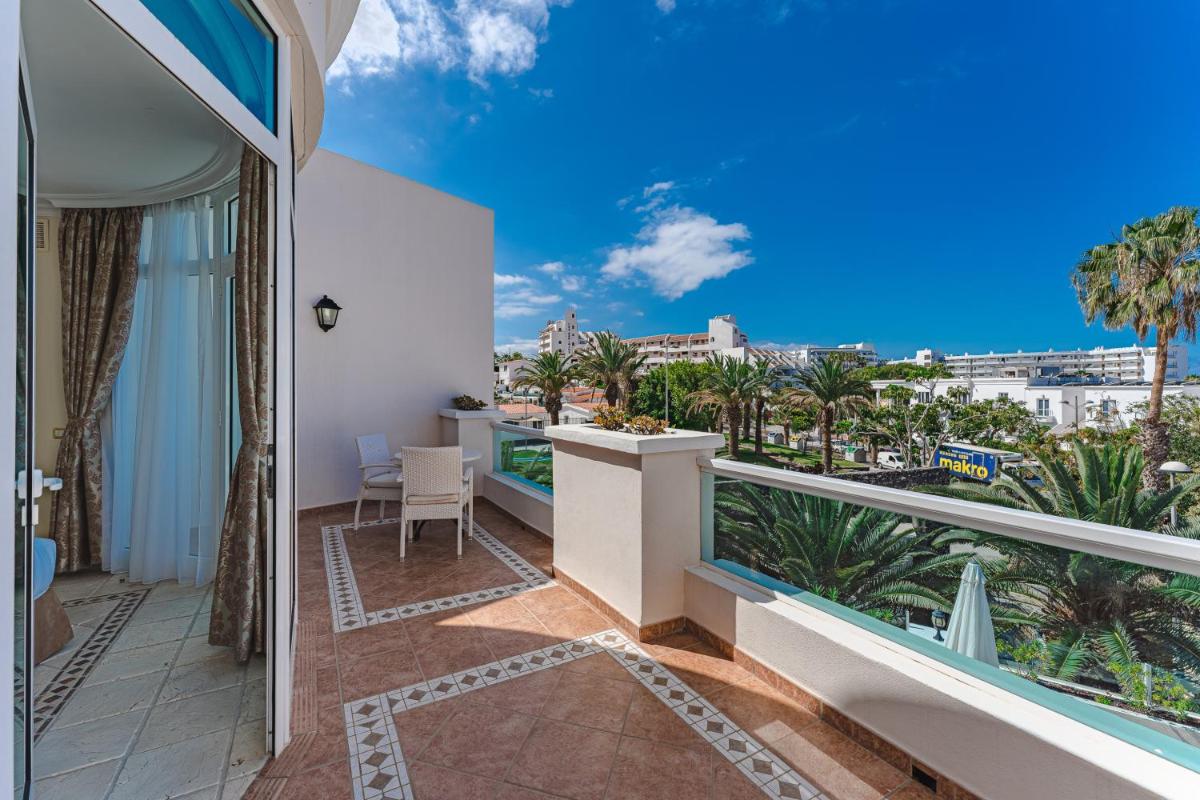 Un balcón o terraza de Flamingo Suites Boutique Hotel