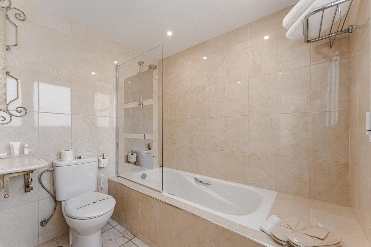 Un baño de Flamingo Suites Boutique Hotel