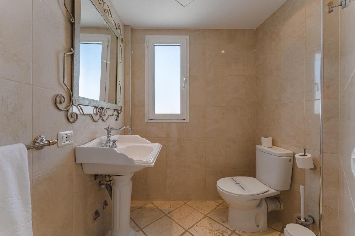 Un baño de Flamingo Suites Boutique Hotel