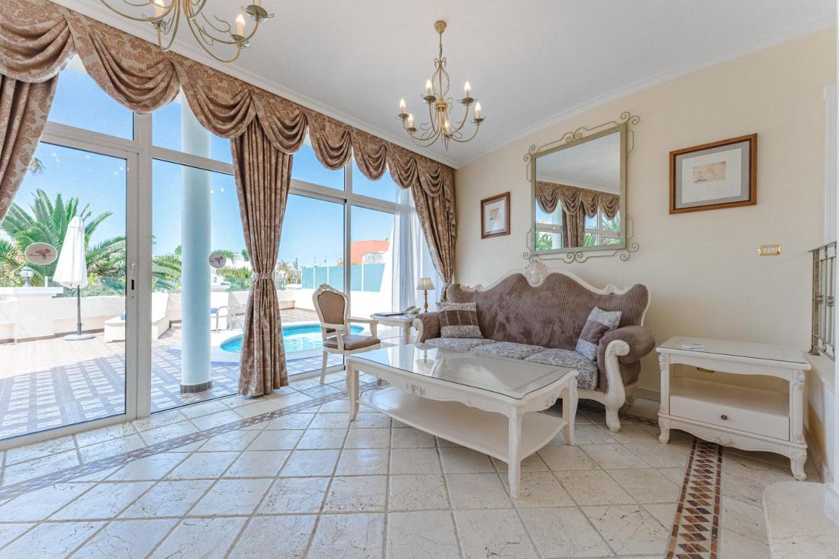 Zona de estar de Flamingo Suites Boutique Hotel