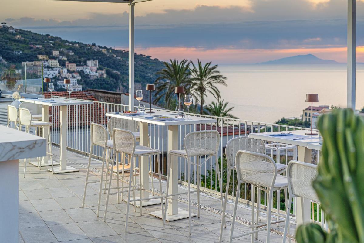 Domo 20 Hotel & Rooftop - Housity