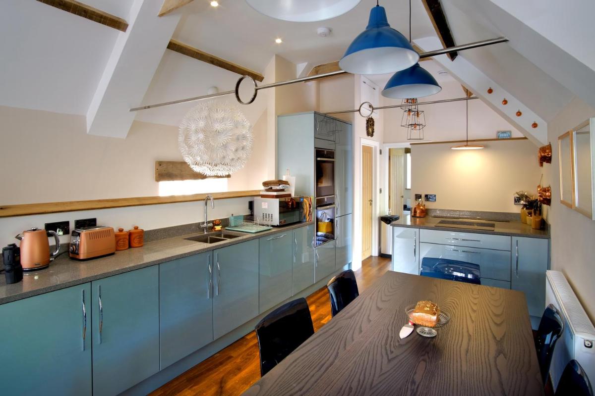 Stone Barn - Housity